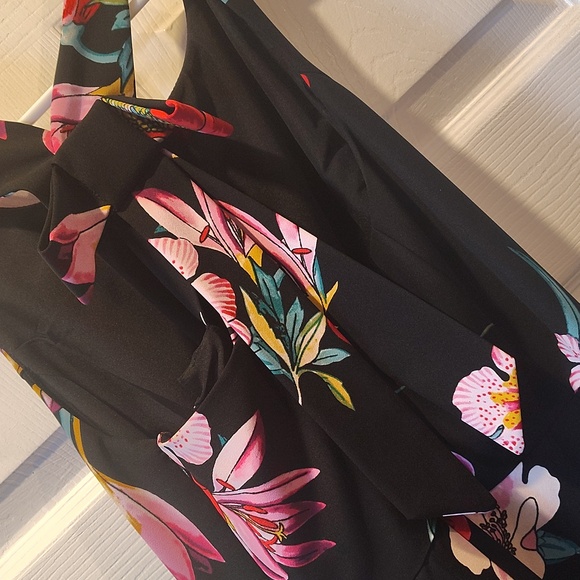 NWT AnnTaylor Black Floral Dress. SZ 4 - Picture 8 of 8